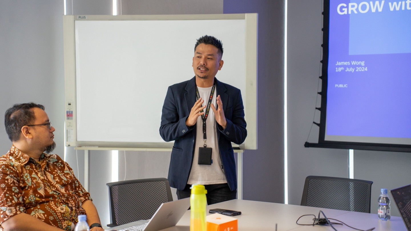 A presenter discussing SAP GROW with workshop participants
